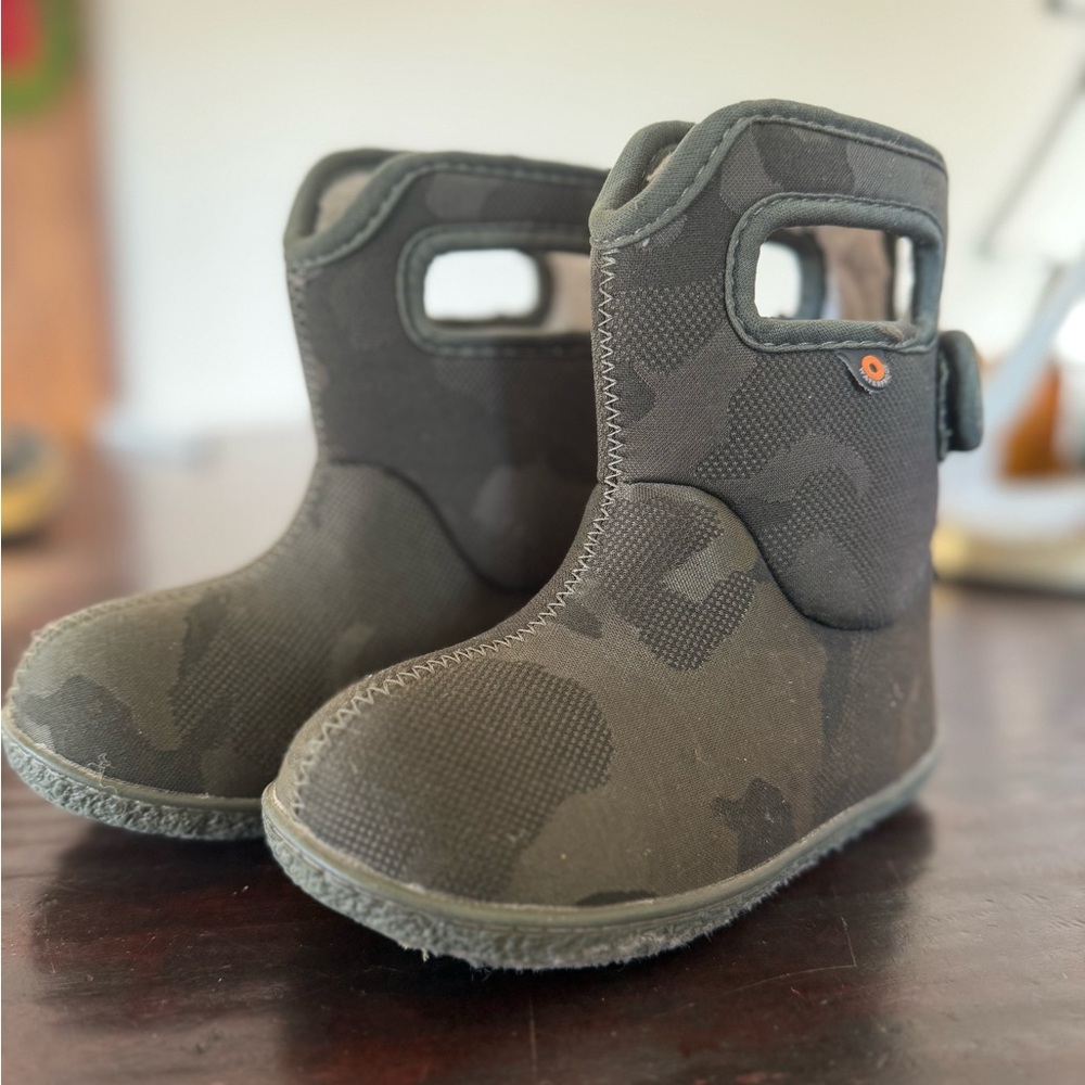 Toddler Camouflage BOGS Boots size 8